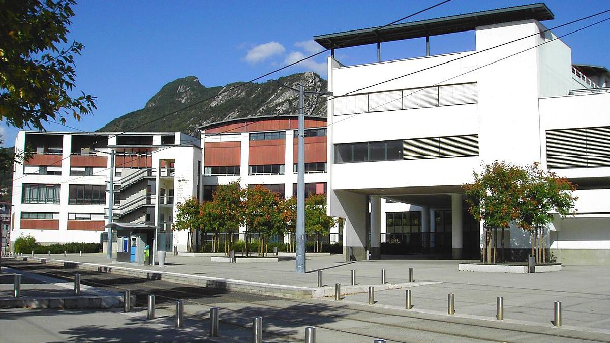 1200px-Lycée_international_europole_grenoble.JPG